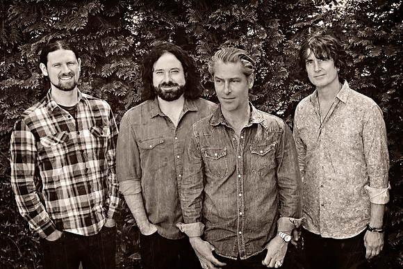 STP_Band_354TT_new_bw_scratched